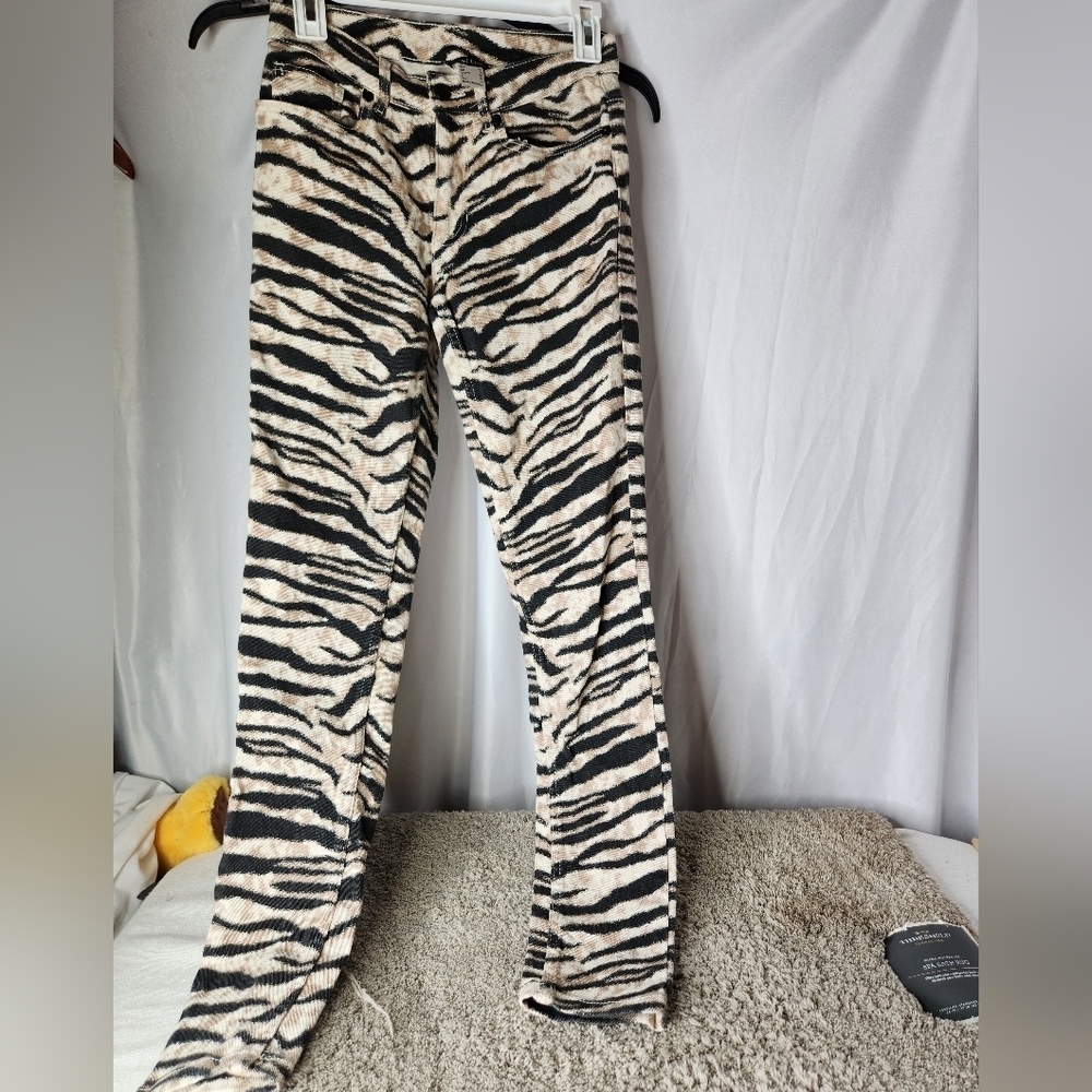 Women's Venus Animal Print Skinny Pants - Size is 2